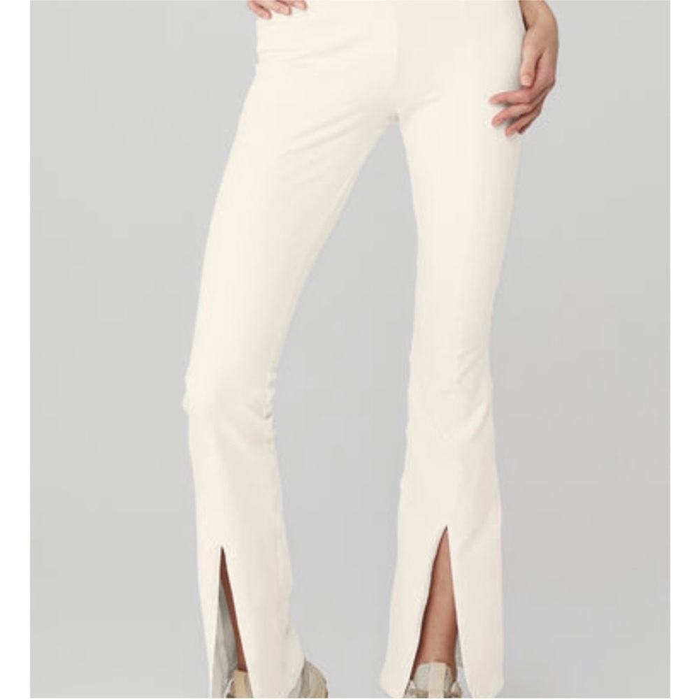 ALO Yoga Women's Airbrush High-Waist Flutter NWOT - Picture 2 of 5